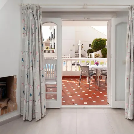 Bright Spacious 1 Bed 네르하